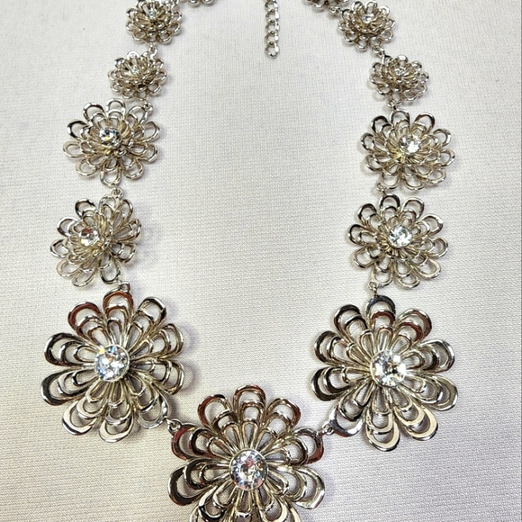 kate spade ♠️ Silver Floral and Crystal 18" Necklace - Picture 3 of 8